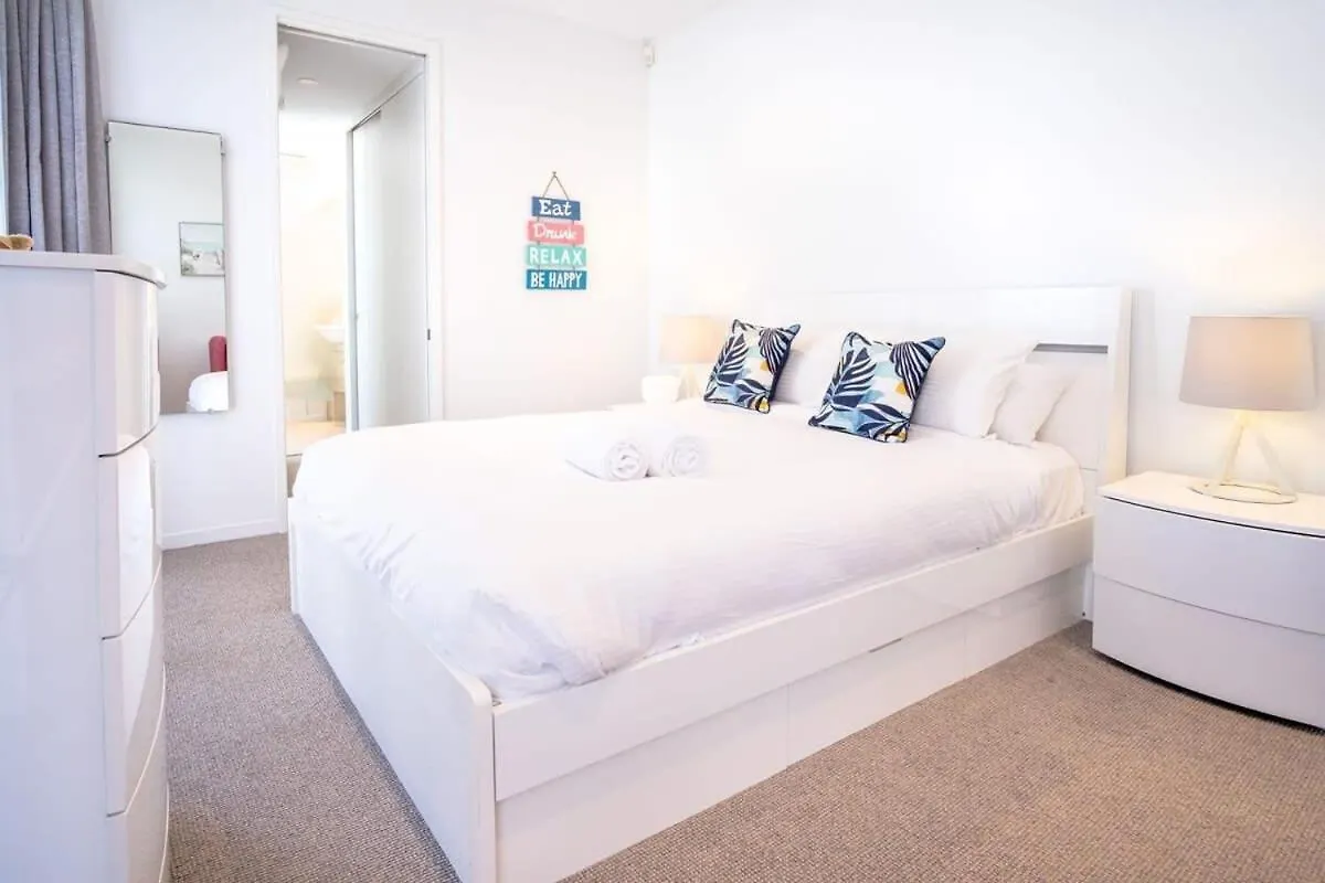 Live Like A Local In The Heart Of Moffat Beach カラウンドラ アパート